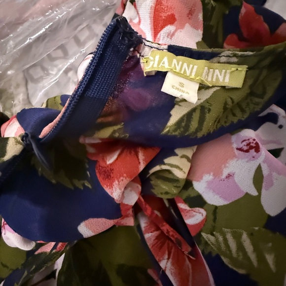 Vibrant Floral Tie-Front Romper by Giani Bini, size 4 in EUC. - Picture 4 of 4